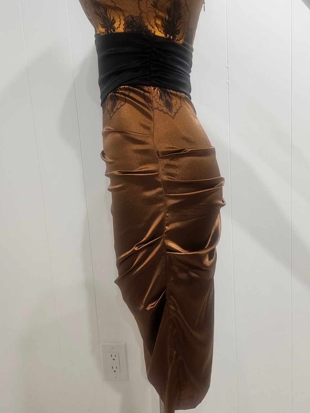 Le Chateau Y2K Bronze Satin Ruched Bodycon Dress Blk Waist Cinch Baroque MidiXS - Picture 8 of 14